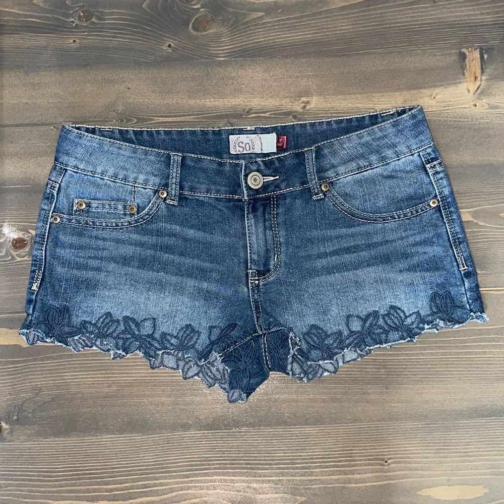 SO jean shorts with lace flower detail size 7